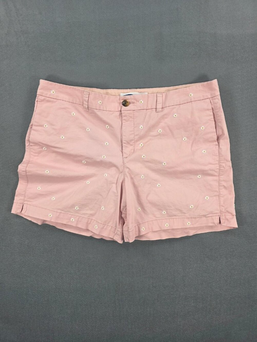 Old Navy Everyday Shorts Women's Sz 16 Pink Embroidered Daisies Floral 5.5"